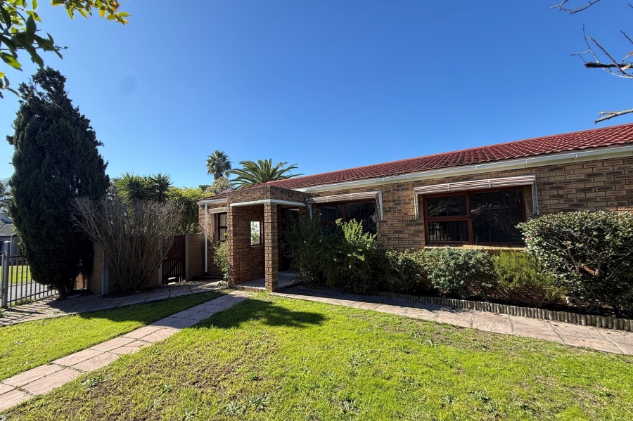 To Let 2 Bedroom Property for Rent in Oakglen Western Cape